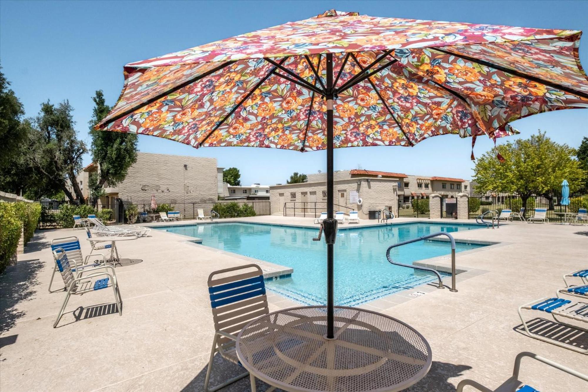 1 Mile To Old Town Pool Outdoor Tv *